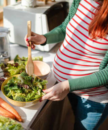 Cili nga ushqimet që përdorin gratë në shtatzëni, mund të shtojë rreziqet që u kanosen fëmijëve?